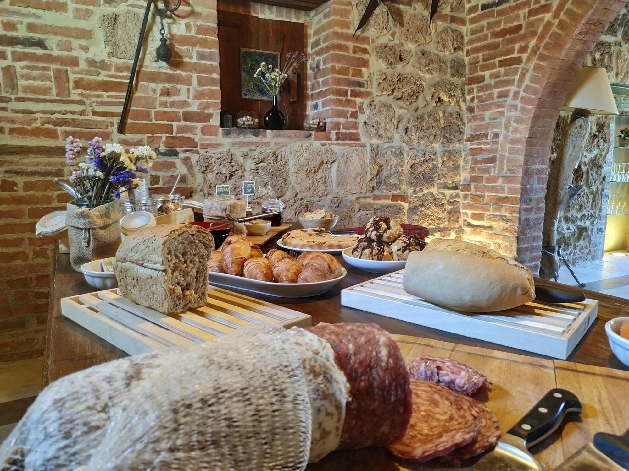 Agriturismo Le Sorbelle D'Orcia Con Piscina Pienza Zewnętrze zdjęcie