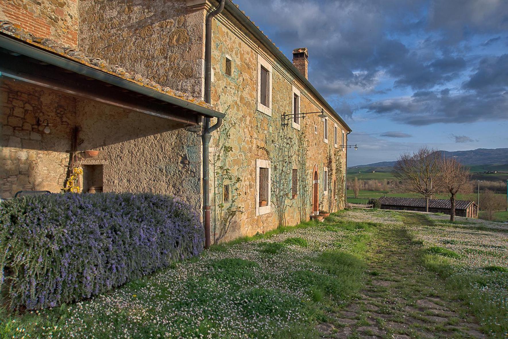 Agriturismo Le Sorbelle D'Orcia Con Piscina Pienza Zewnętrze zdjęcie