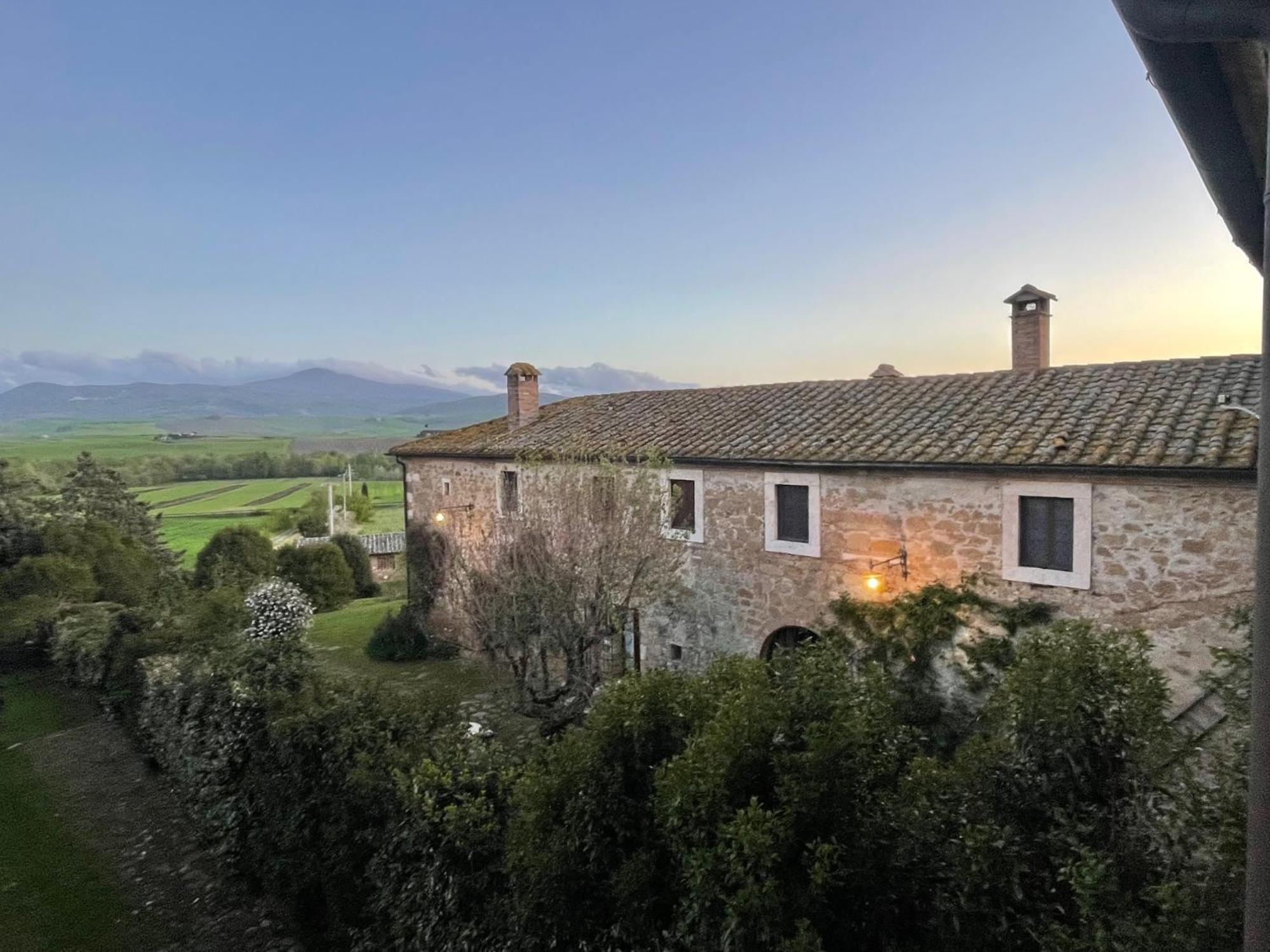 Agriturismo Le Sorbelle D'Orcia Con Piscina Pienza Zewnętrze zdjęcie